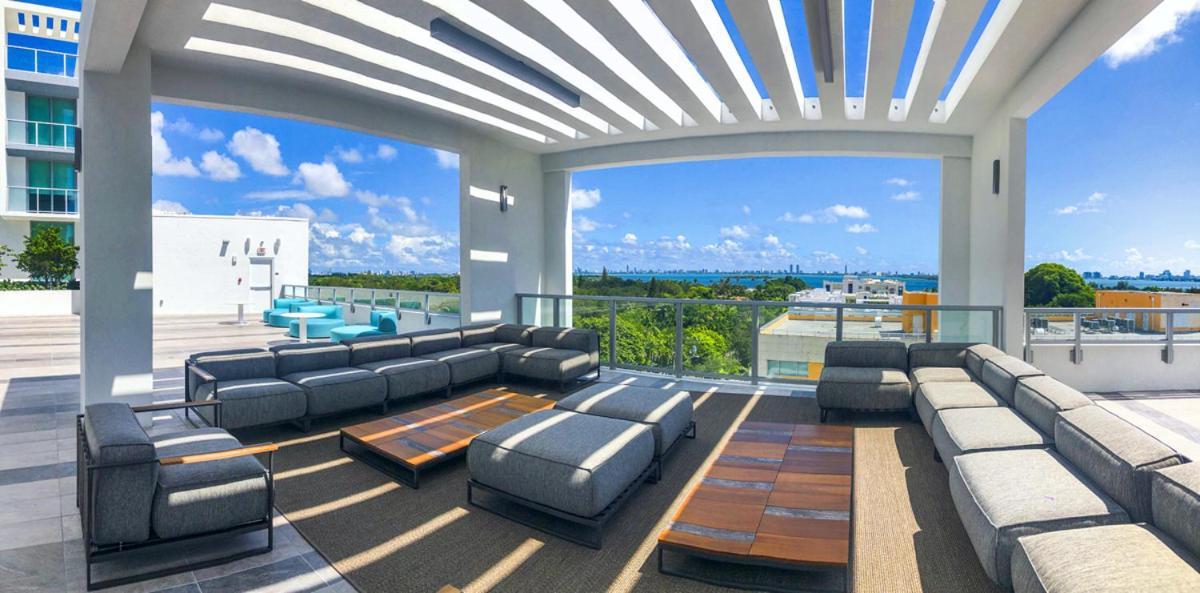 Luxury Near Design District Apartment *